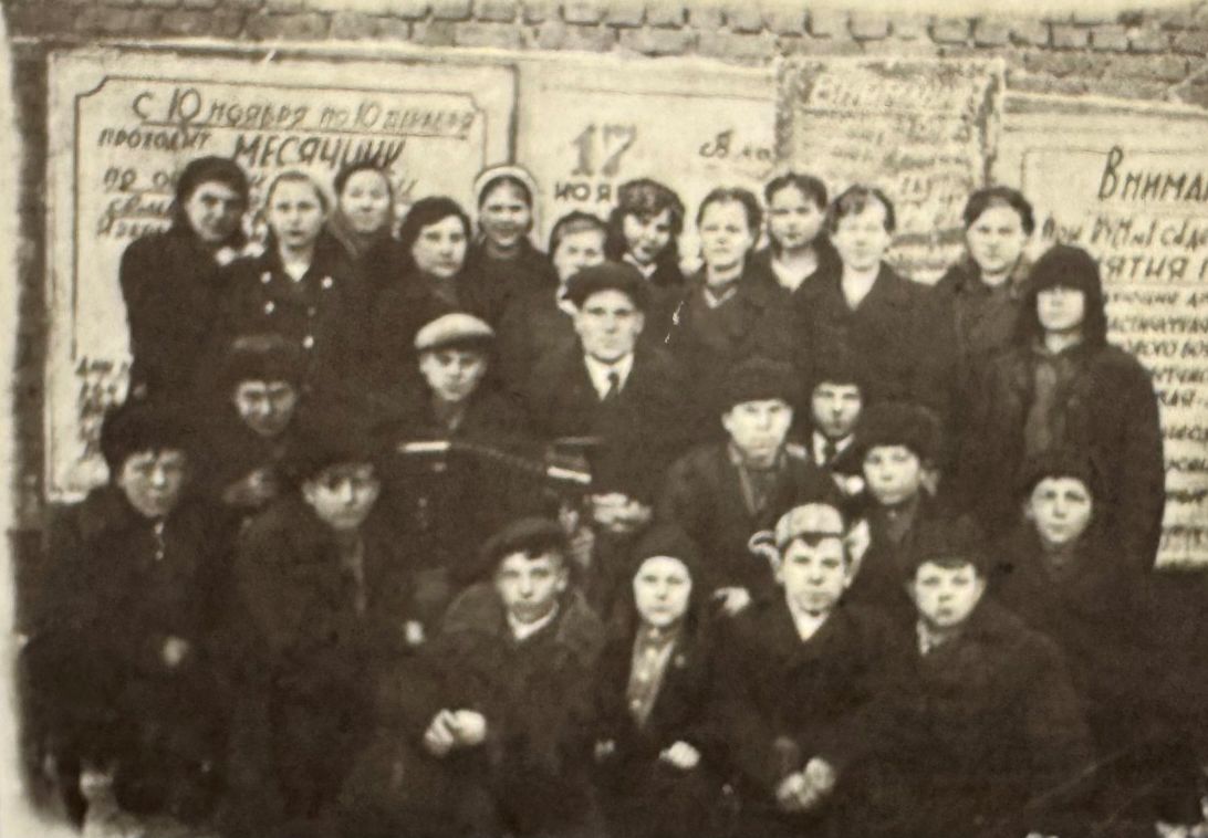 Группа мастера Луценко А.А. 1943г.